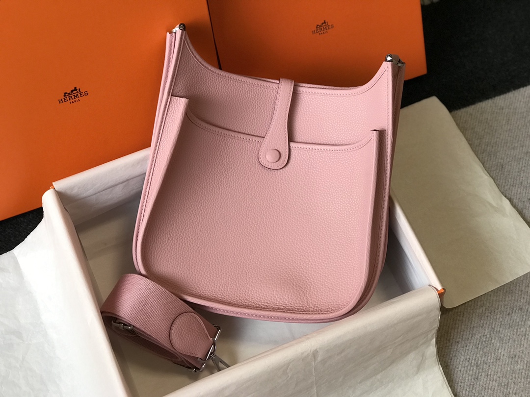 Hermes Evelyne III 29 PM Shoulder Bag In Pink Clemence Leather